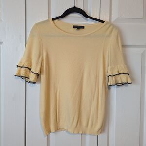 Ann Taylor Women’s Knit Top Medium Light Yellow with Navy Ruffle Sleeve Detail